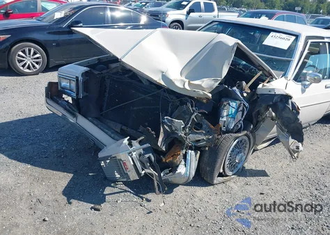 1984 Oldsmobile 98 Regency z USA, uszkodzony, nr VIN 1G3AG69Y2EM860977